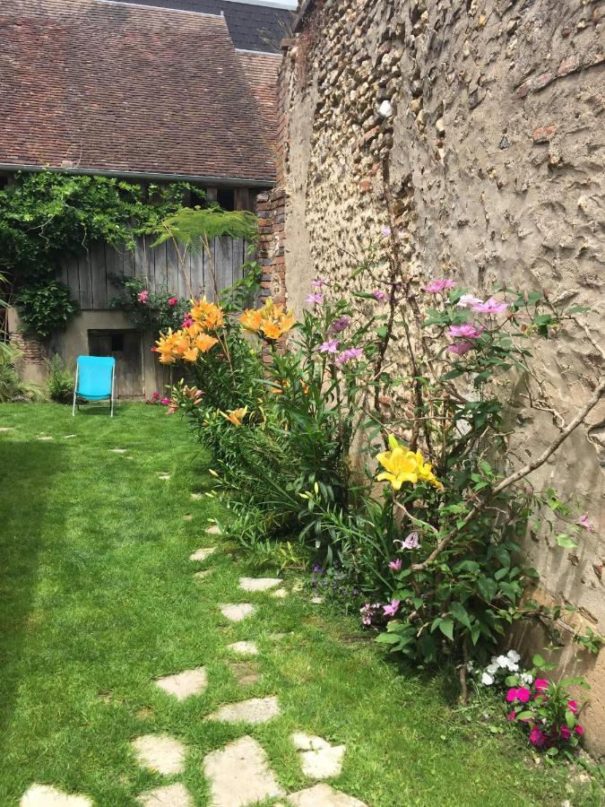 L Annonce N Est Pas D Actualite Ne Pas Prendre De Reservation Villa Saint-Fargeau  Exterior foto